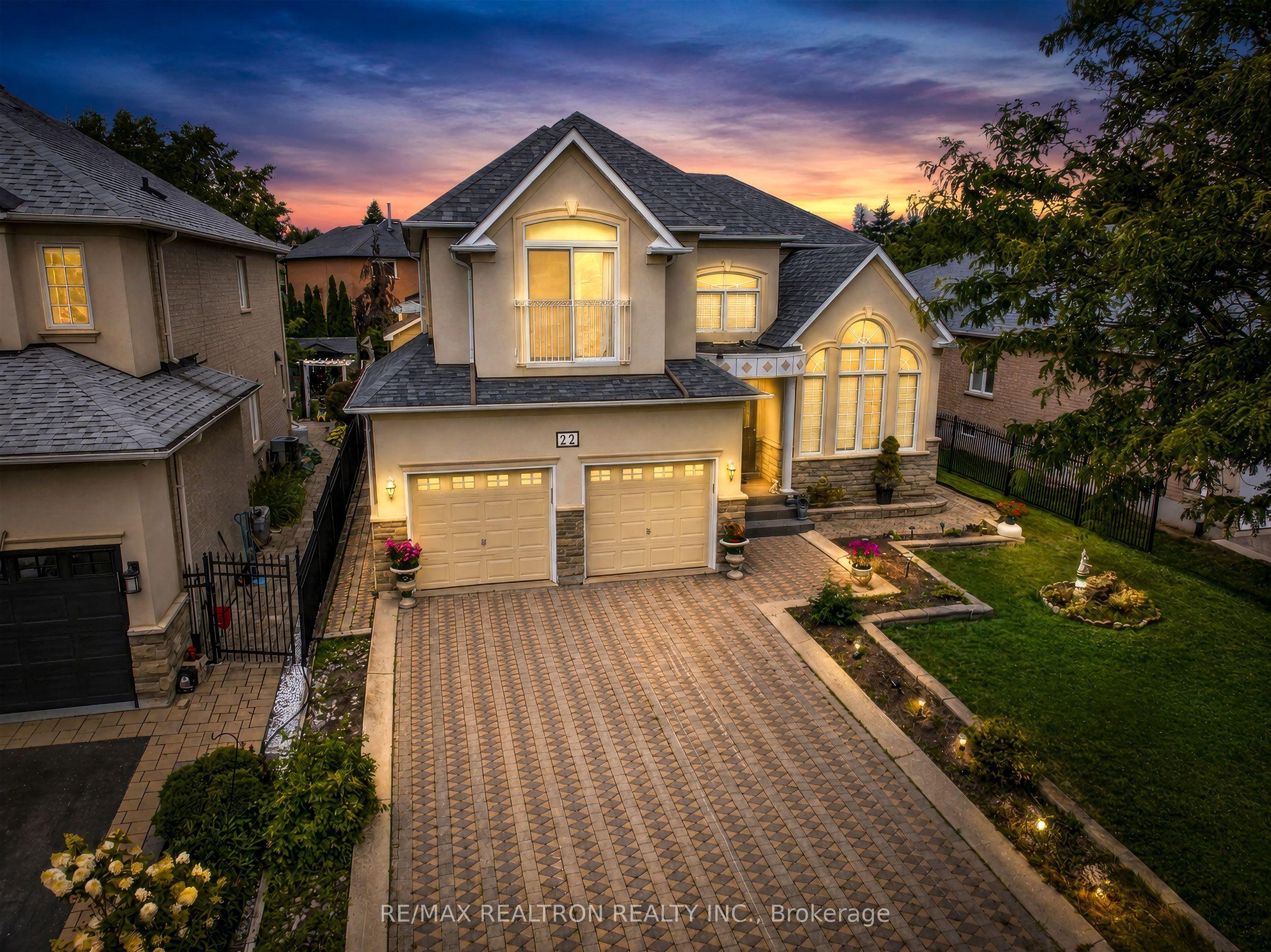 22 Queensborough Court, Richmond Hill, ON L4E 4E4