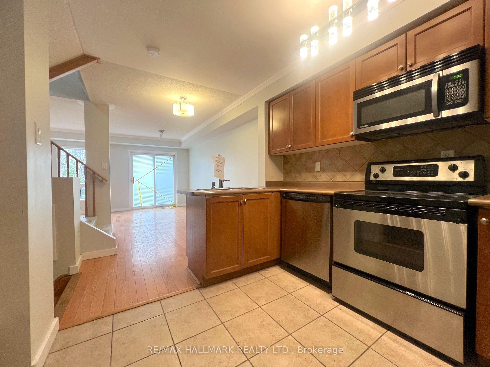 33 Lodgeway Drive, Vaughan, ON L6A 3S6