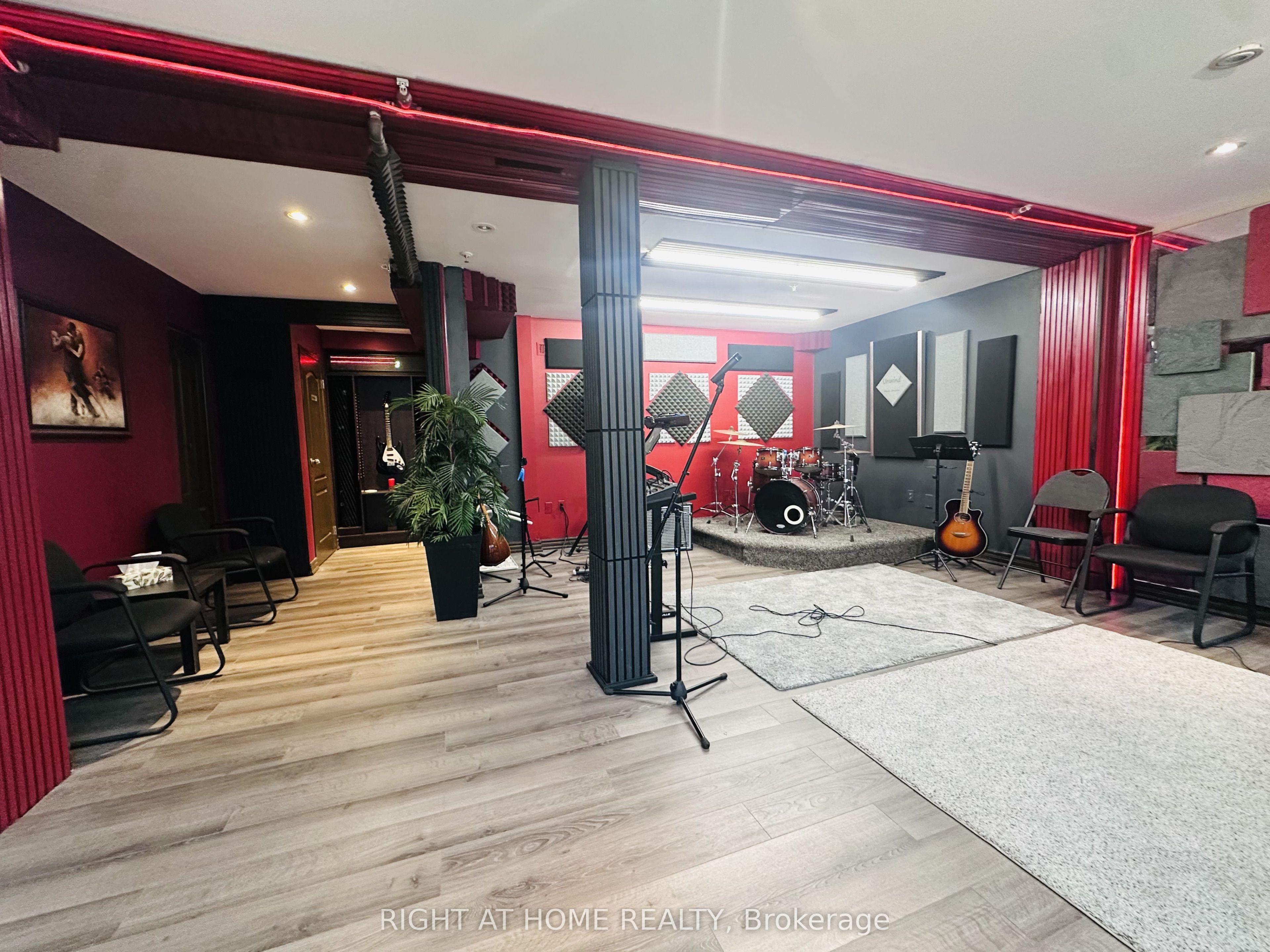 85 West Wilmot Street 3, Richmond Hill, ON L4B 1K7