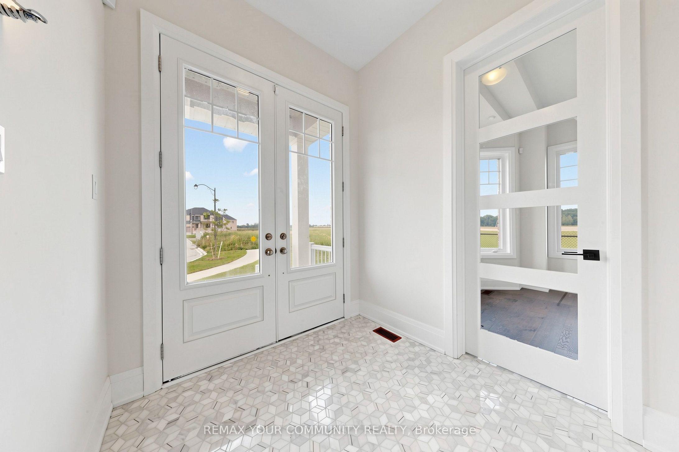 33 Lorrain Hand Crescent, Georgina, ON L4P 0S9