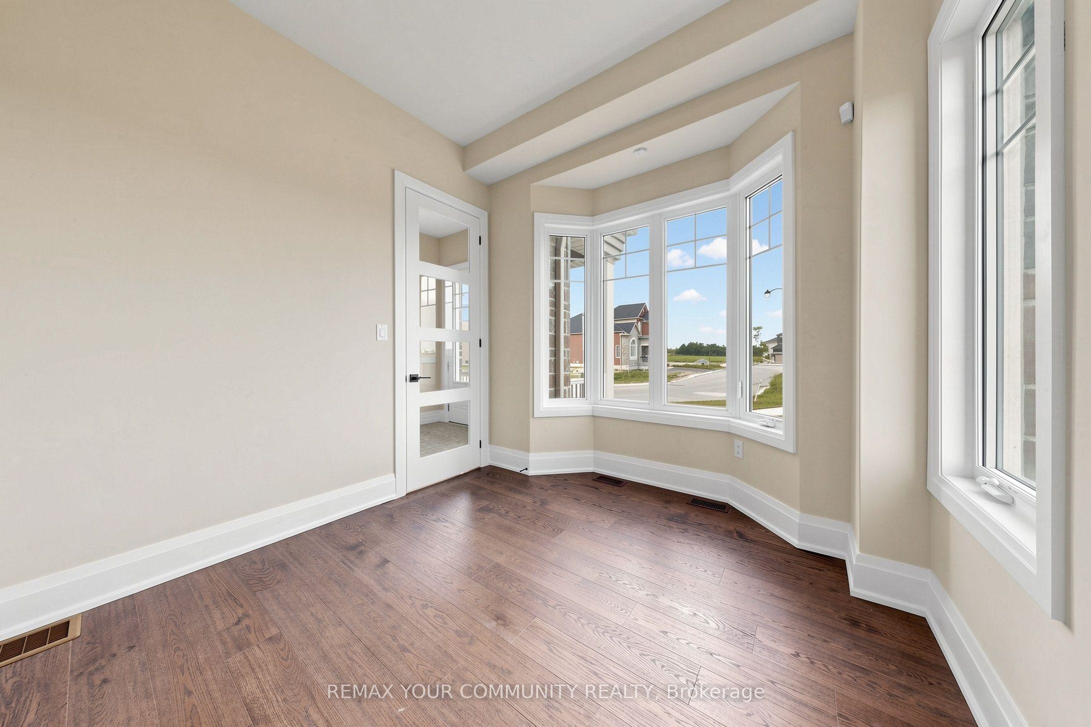 33 Lorrain Hand Crescent, Georgina, ON L4P 0S9