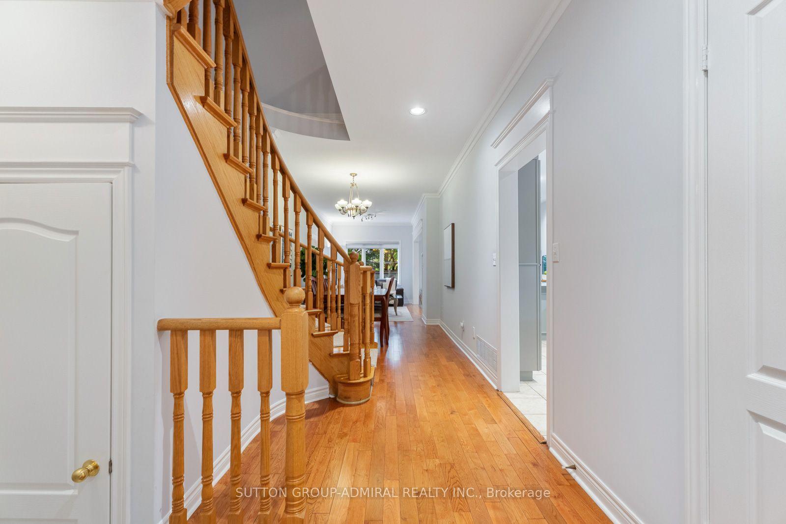 37 Kingsbridge Circle, Vaughan, ON L4J 8N8