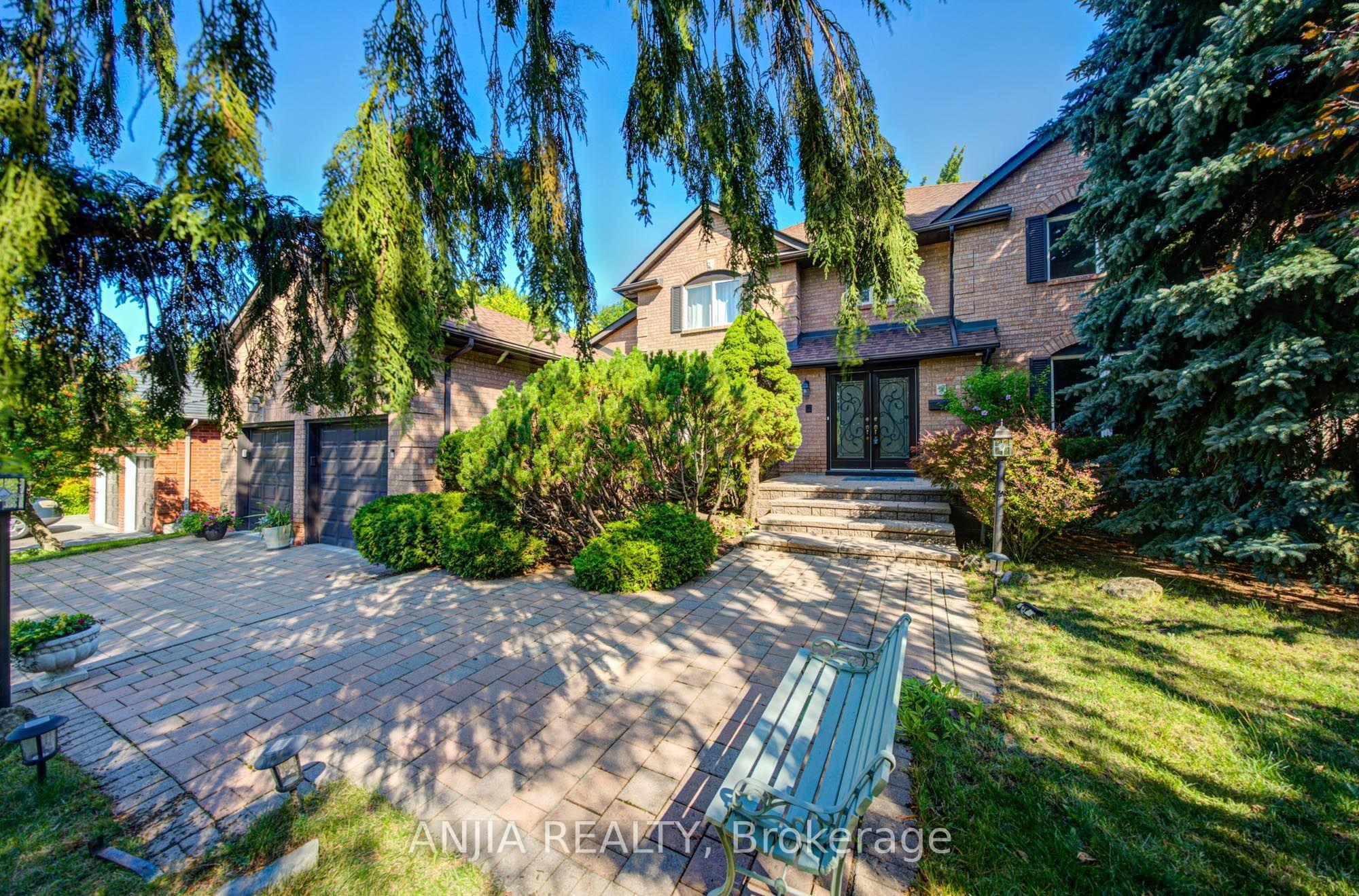 8 Calderbridge Crescent, Markham, ON L3R 9M8