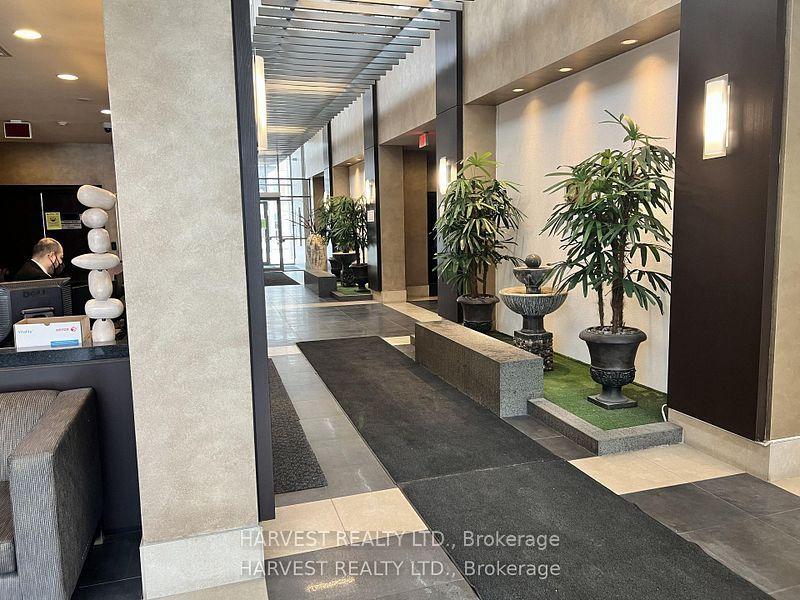 21 Upper Duke Crescent 609, Markham, ON L6G 0B7
