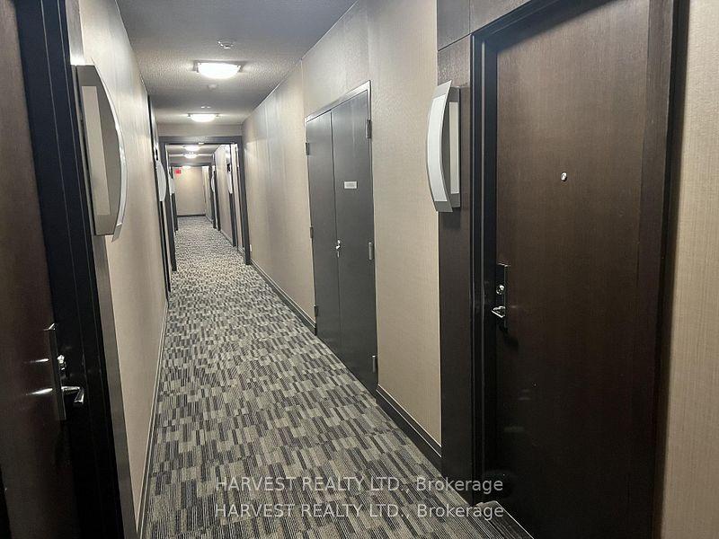 21 Upper Duke Crescent 609, Markham, ON L6G 0B7