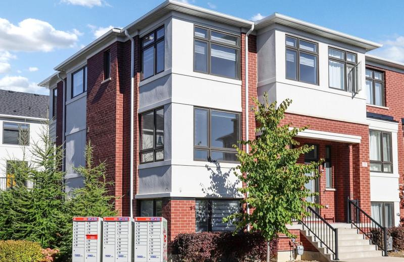 35 Thomas Armstrong Lane, Richmond Hill, ON L4C 5S6