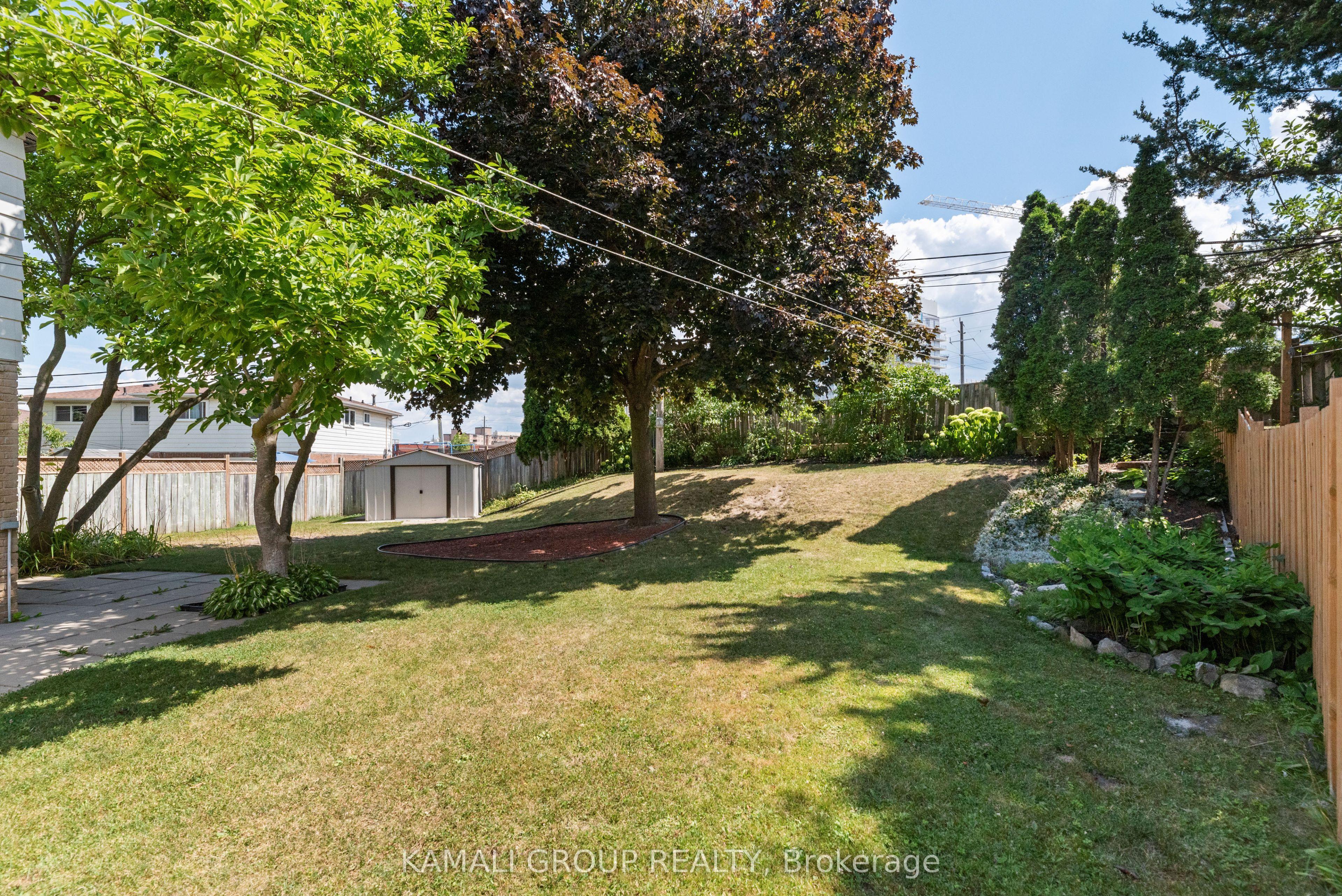 15 Walter Avenue MAIN, Newmarket, ON L3Y 2T2