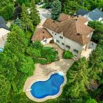 14 Meadow Heights Court, Vaughan, ON L4J 1V6