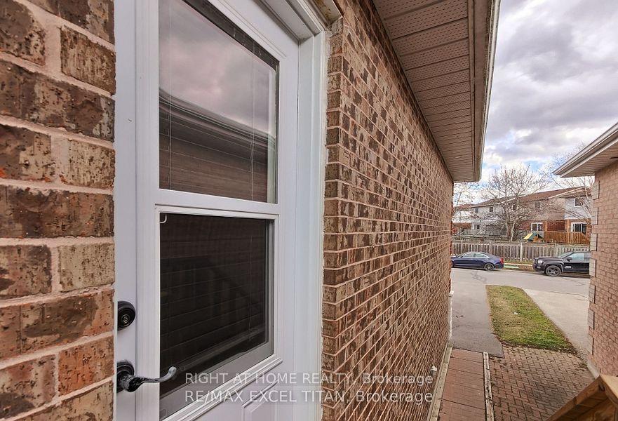 6 Newlands Avenue LOWER, Georgina, ON L4P 3T3