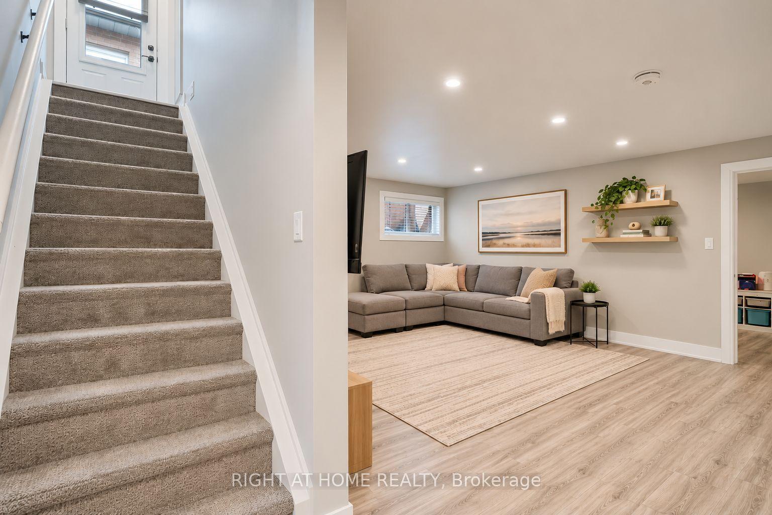6 Newlands Avenue LOWER, Georgina, ON L4P 3T3
