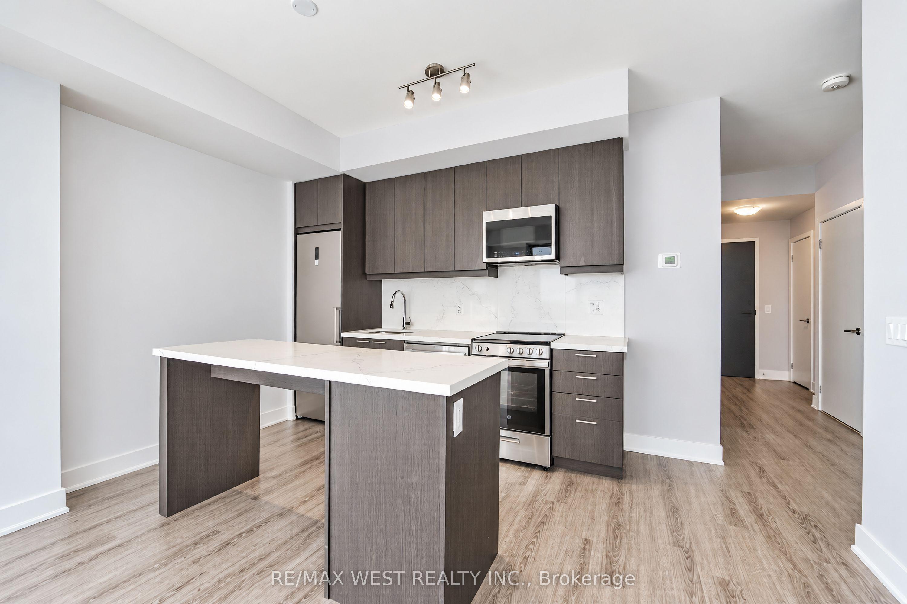 185 Deerfield Road 1103, Newmarket, ON L3Y 0G7