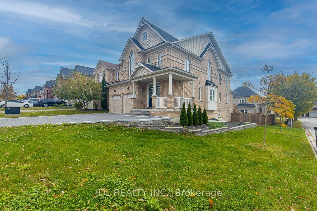 103 Herefordshire Crescent, Newmarket, ON L3X 3K8