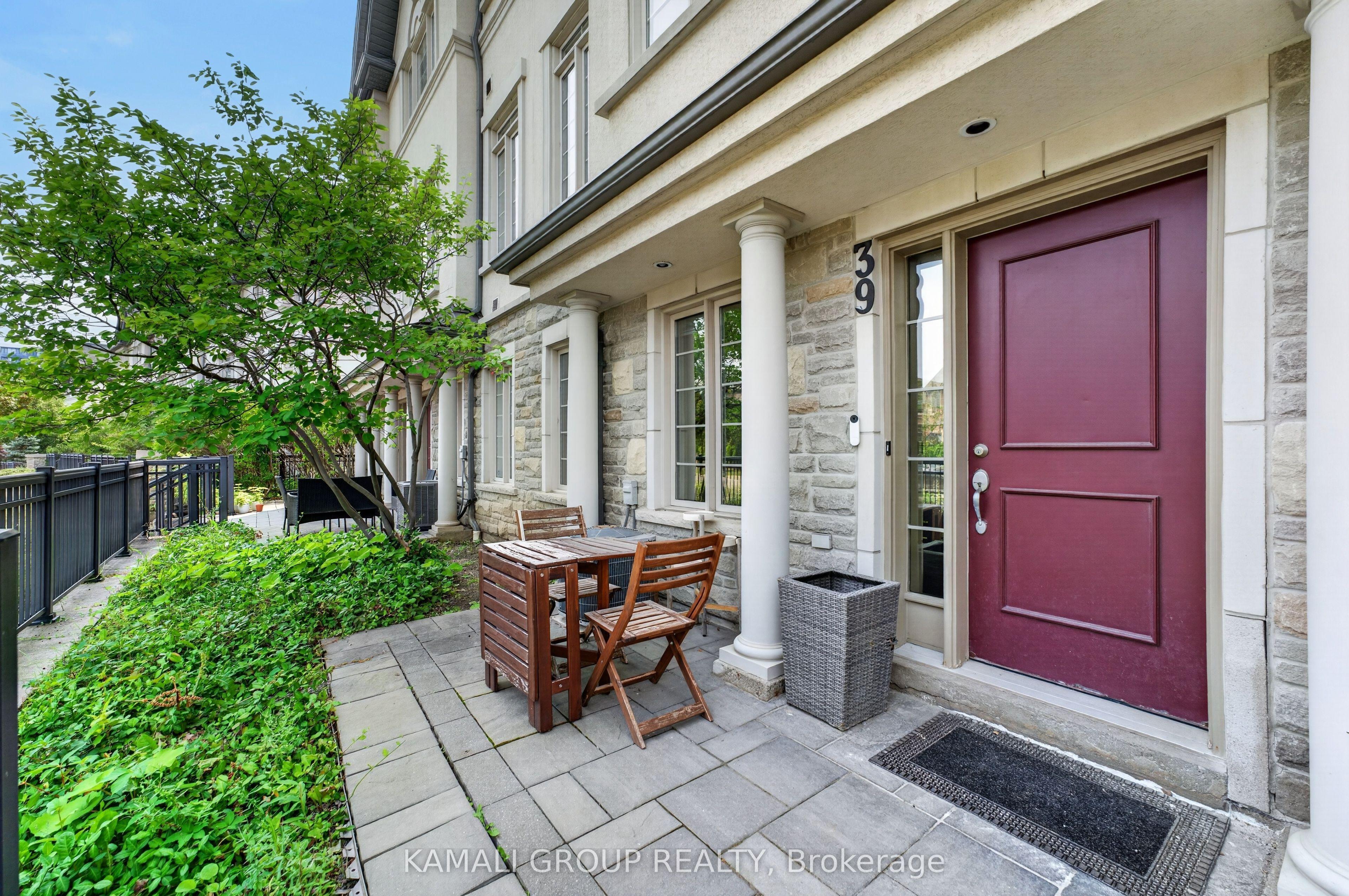 39 Beverley Glen Boulevard, Vaughan, ON L4J 0G8