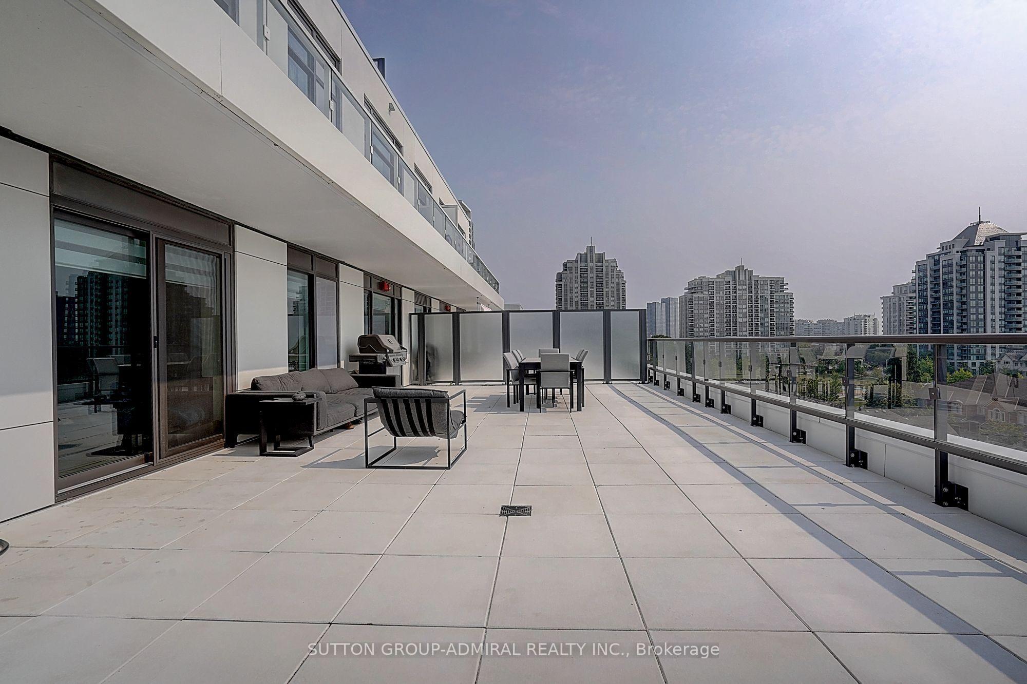 8 Beverley Glen Boulevard 712, Vaughan, ON L4J 0L5