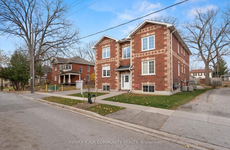 443 Timothy Street # 3, Newmarket, ON L3Y 1P7