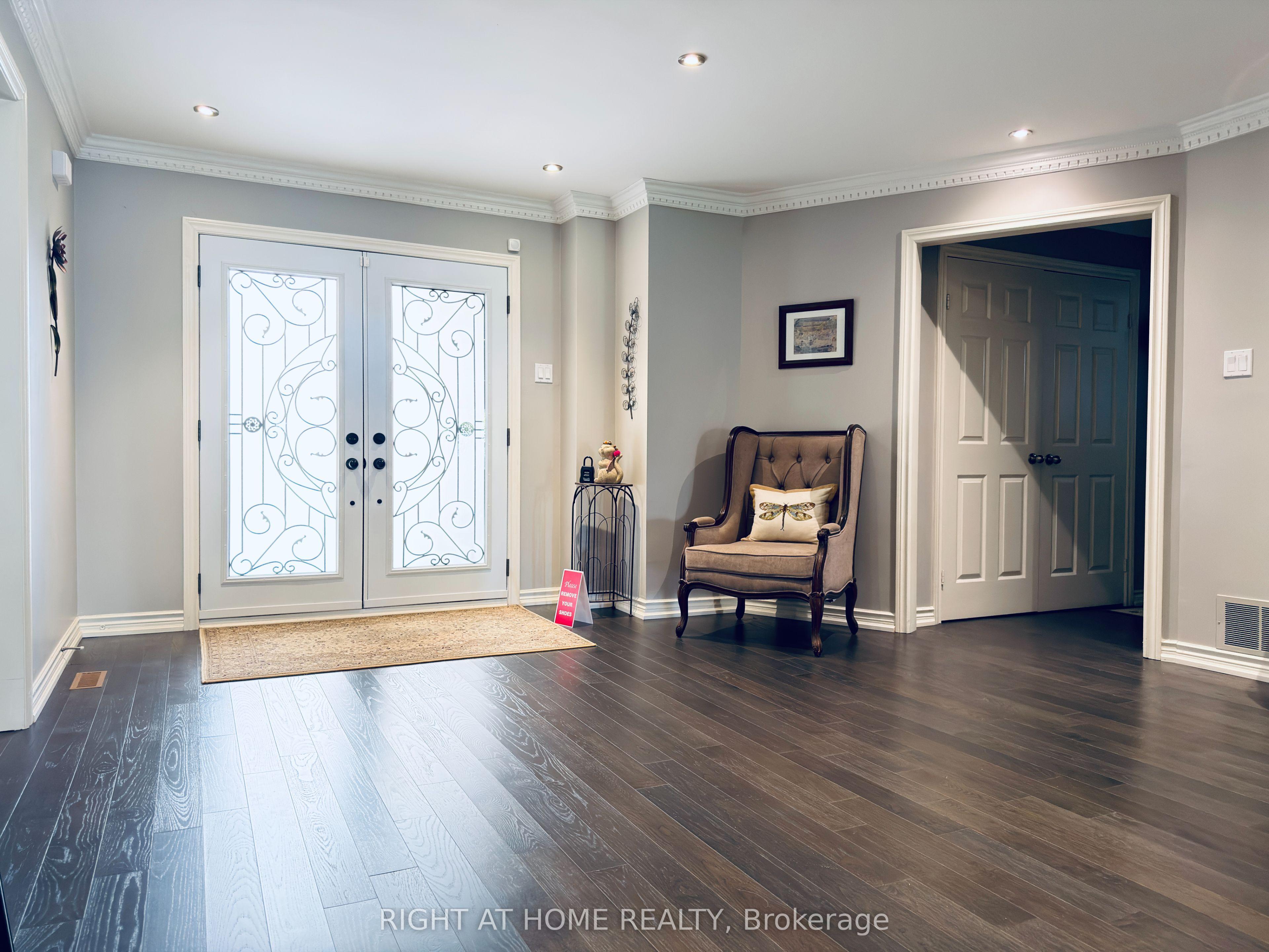 6 Cowles Court, Richmond Hill, ON L4C 9A7