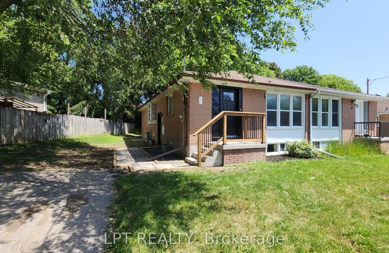 43 Newbury Drive, Newmarket, ON L3Y 4P9
