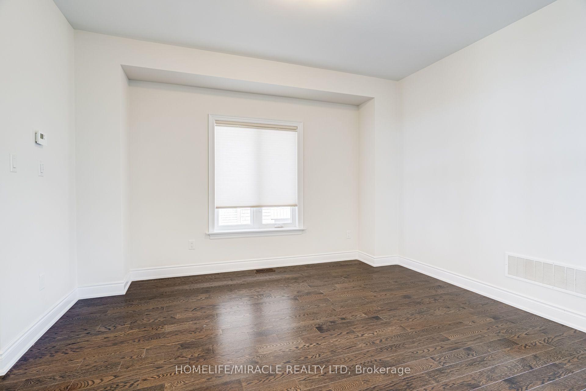 25 Lorne Thomas Place, New Tecumseth, ON L9R 0T8