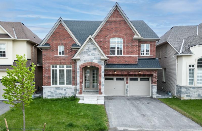147 Frederick Pearson Street, East Gwillimbury, ON L9N 0Y8
