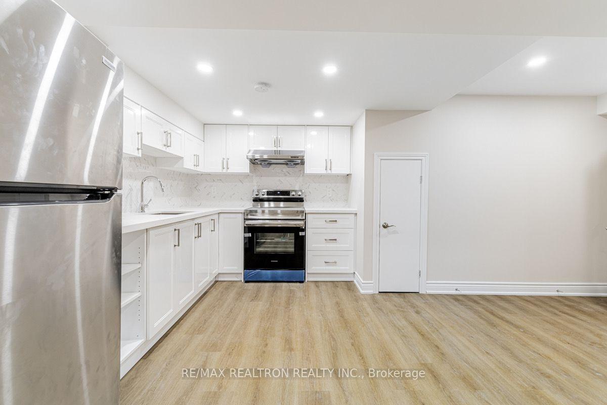 103 Beverley Glen Boulevard, Vaughan, ON L4J 7V2