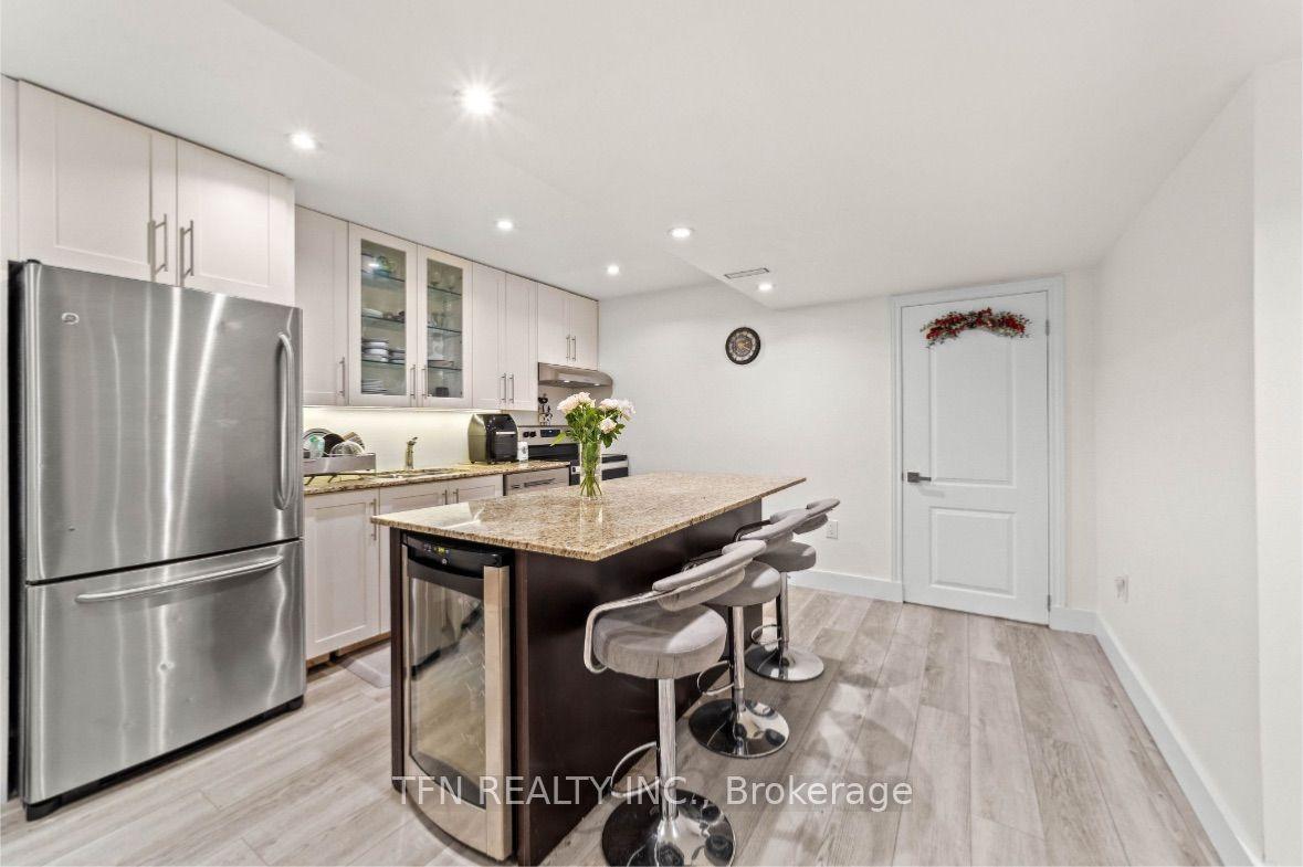 17 Camden Drive, Vaughan, ON L4K 5S6