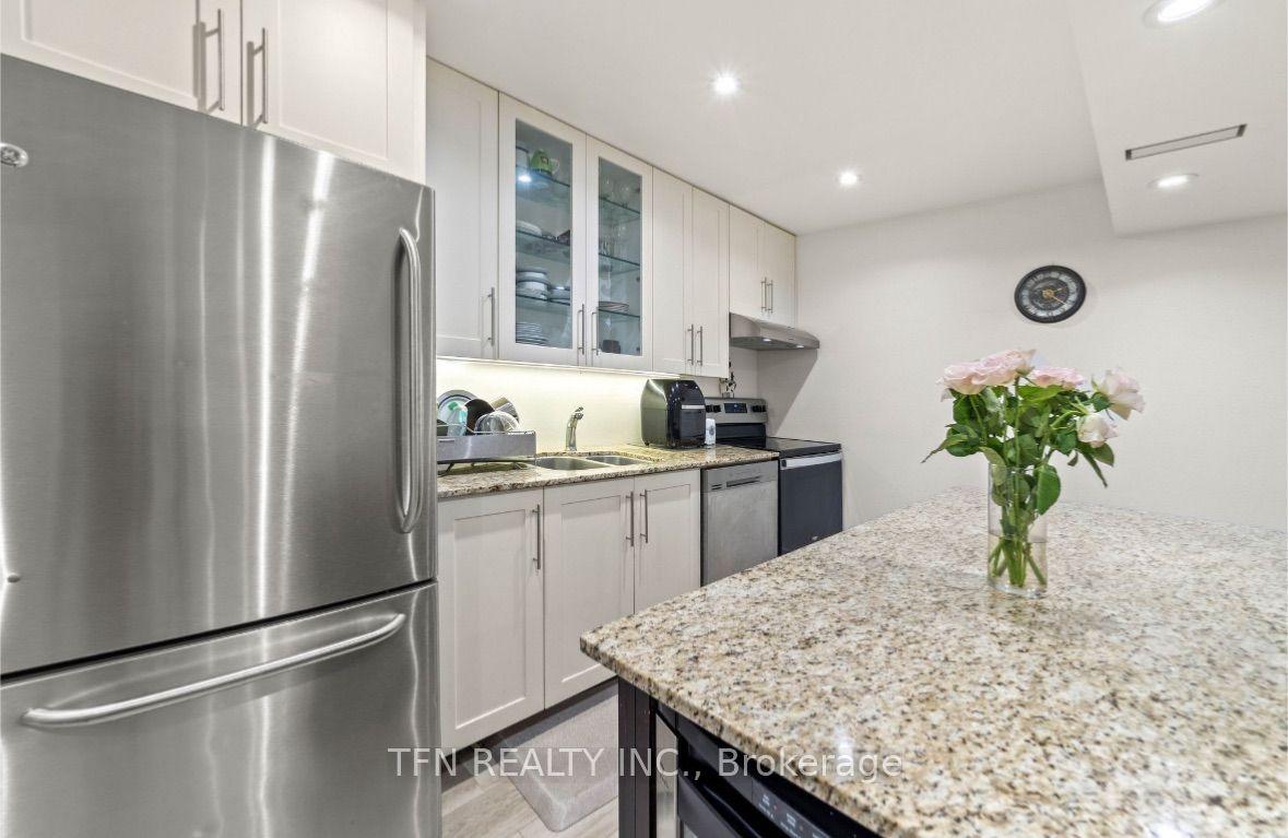 17 Camden Drive, Vaughan, ON L4K 5S6
