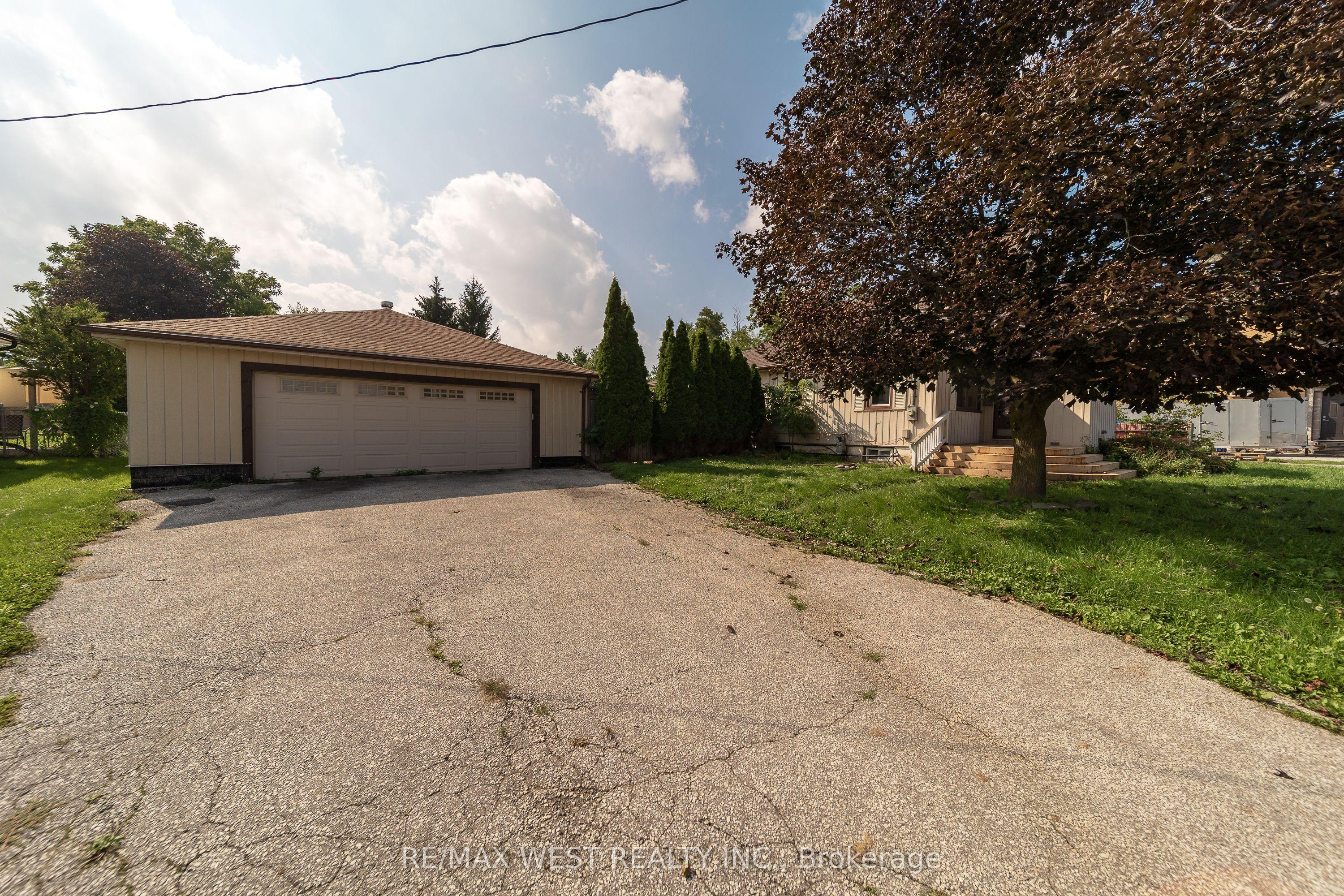 7826 Yonge Street, Innisfil, ON L9S 1L4