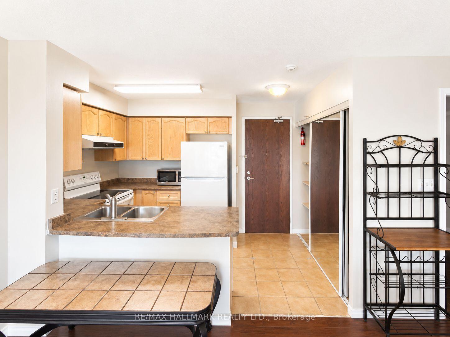 3 Ellesmere Street 215, Richmond Hill, ON L4B 4N2