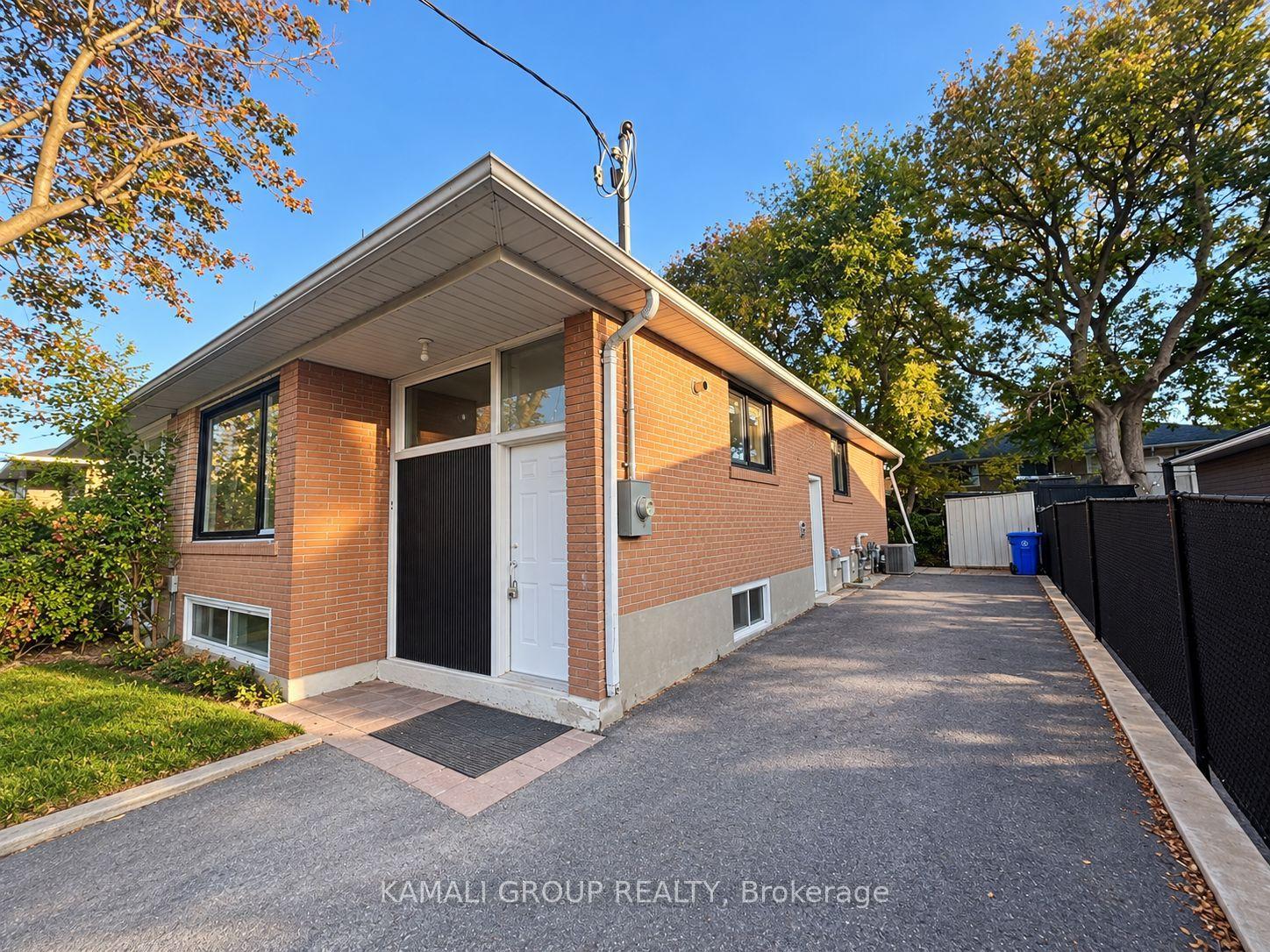 52 Walter Avenue BSMT, Newmarket, ON L3Y 2T3