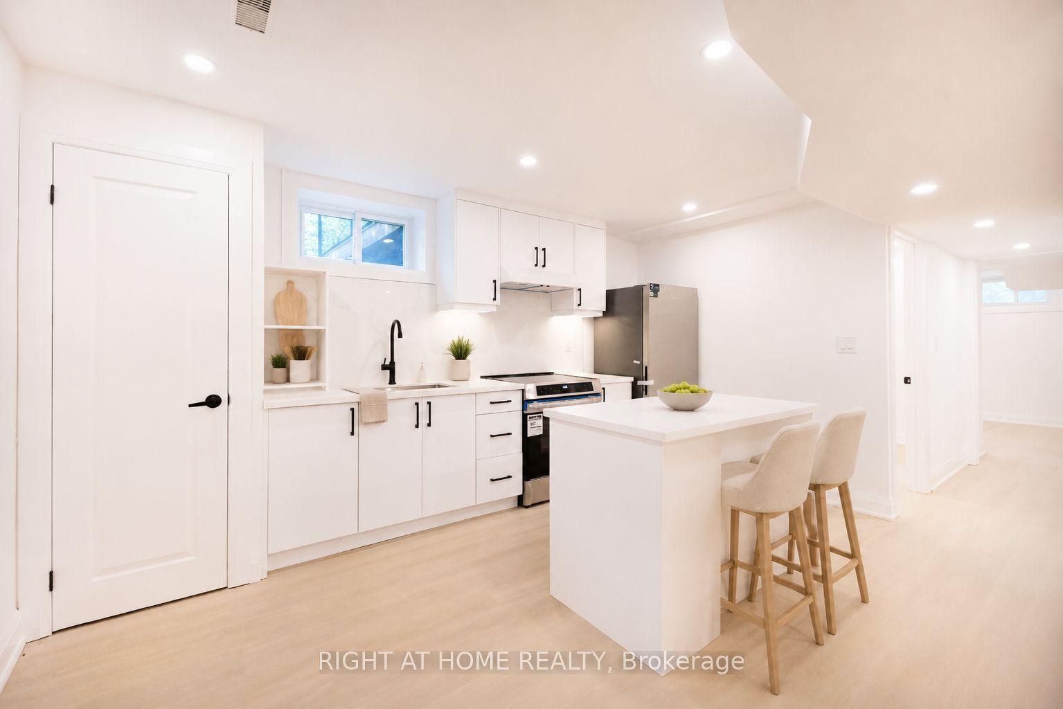 30 Morton Avenue, East Gwillimbury, ON L0G 1V0