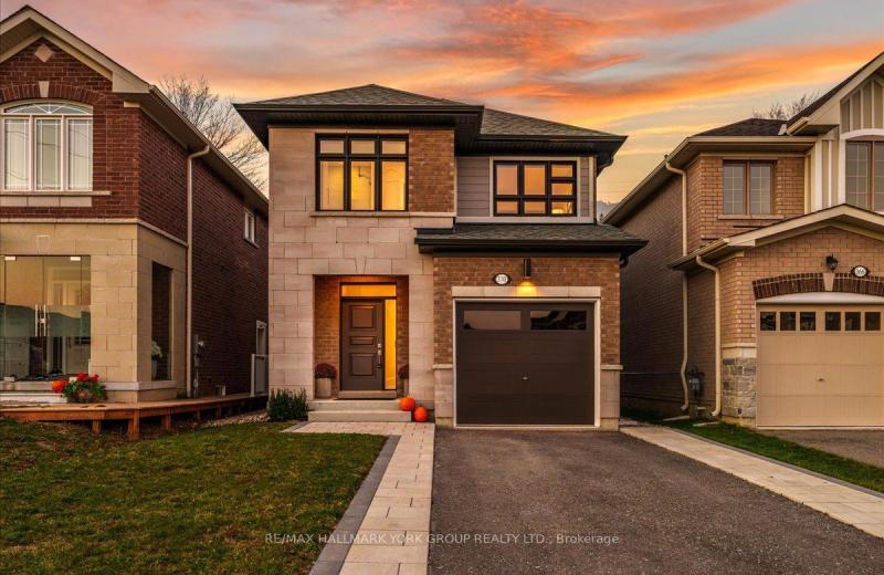 370 Ritas Avenue, Newmarket, ON L3X 2N1