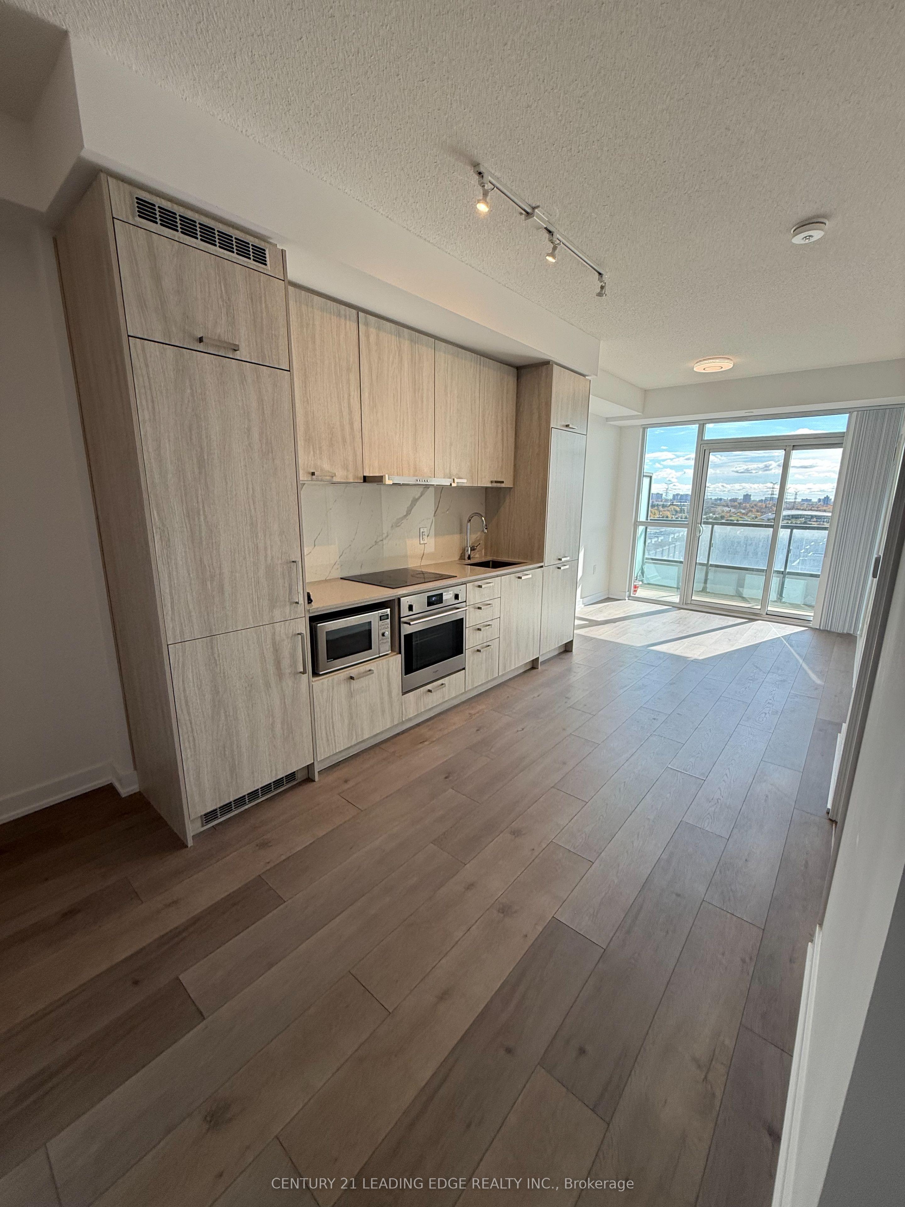 38 Honeycrisp Crescent 811, Vaughan, ON L4K 0M8