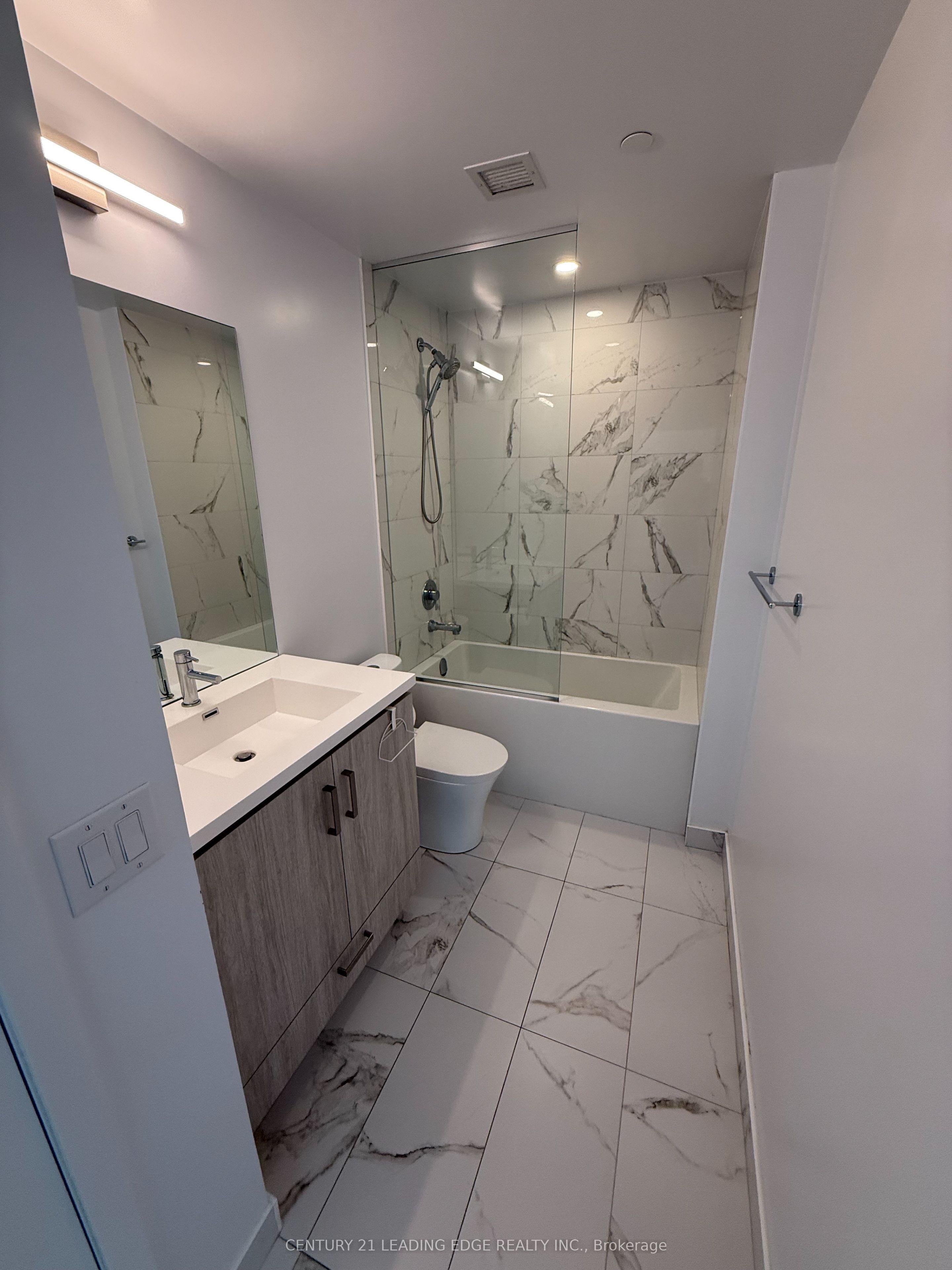 38 Honeycrisp Crescent 811, Vaughan, ON L4K 0M8