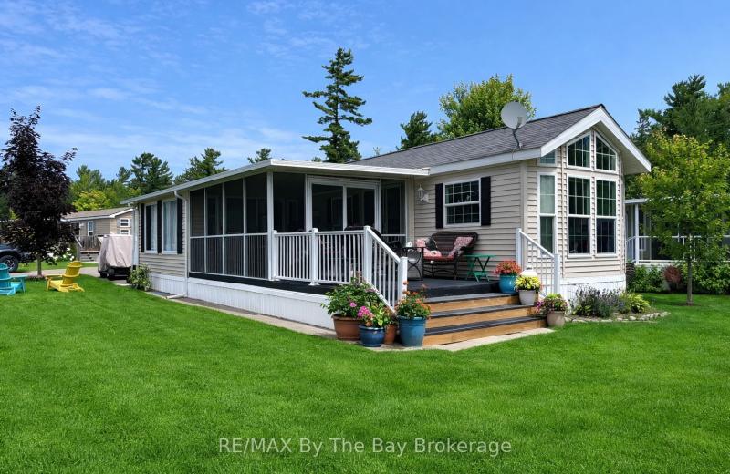 15 Kenora Trail, Wasaga Beach, ON L9Z 1X7