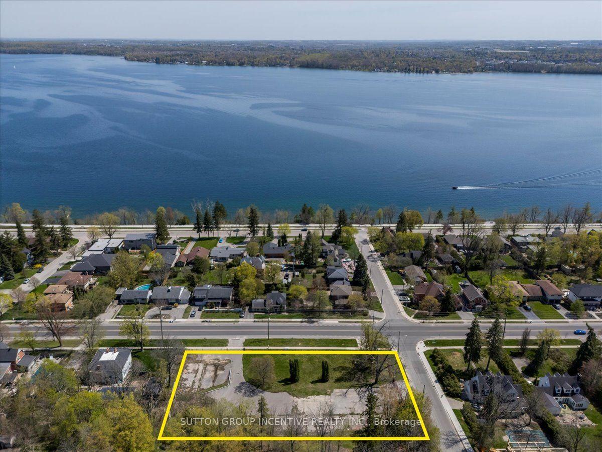 114 Blake Street E, Barrie, ON L4M 1K3