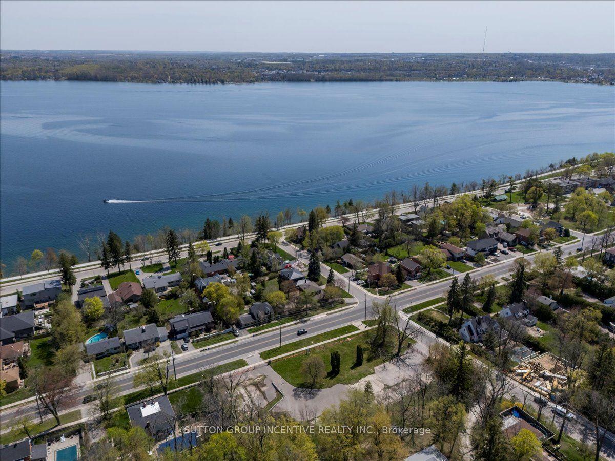 114 Blake Street E, Barrie, ON L4M 1K3