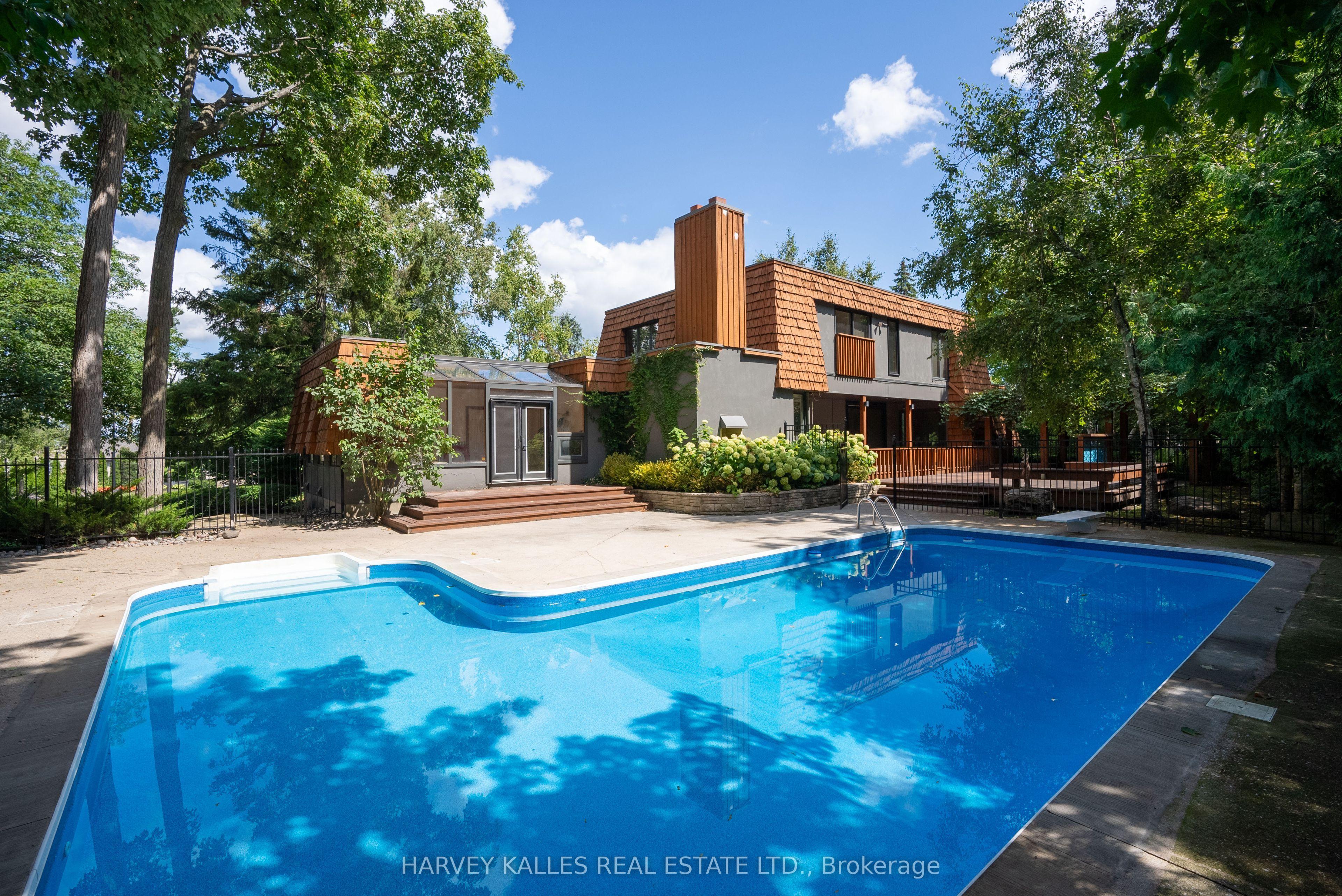 23 Royal Oak Drive, Barrie, ON L4N 7S5