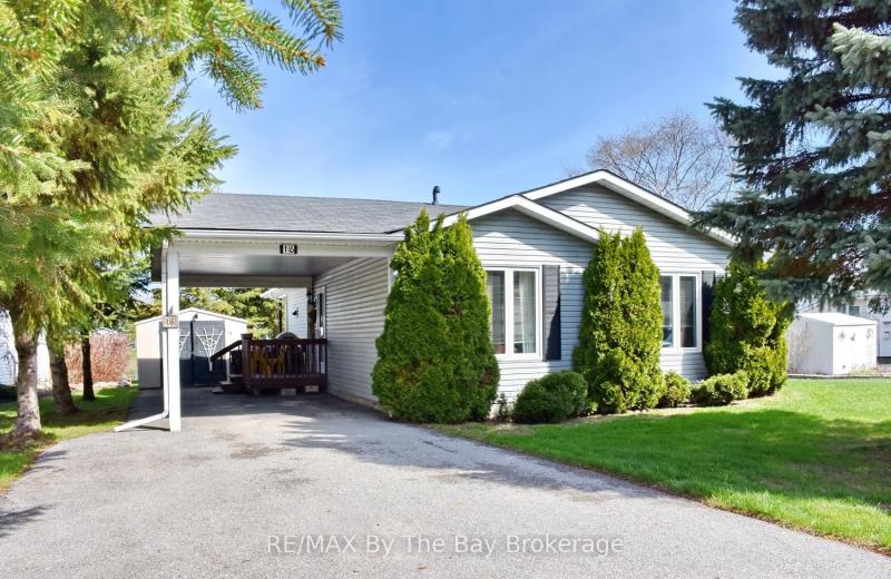 16 Indiana Avenue, Wasaga Beach, ON L9Z 3A8