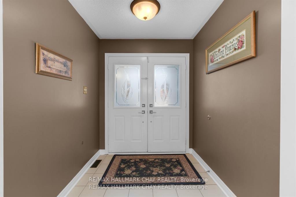 82 Bishop Drive, Barrie, ON L4N 7P4