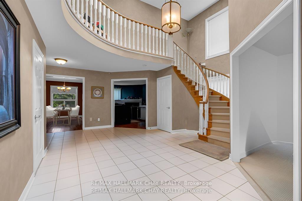 82 Bishop Drive, Barrie, ON L4N 7P4