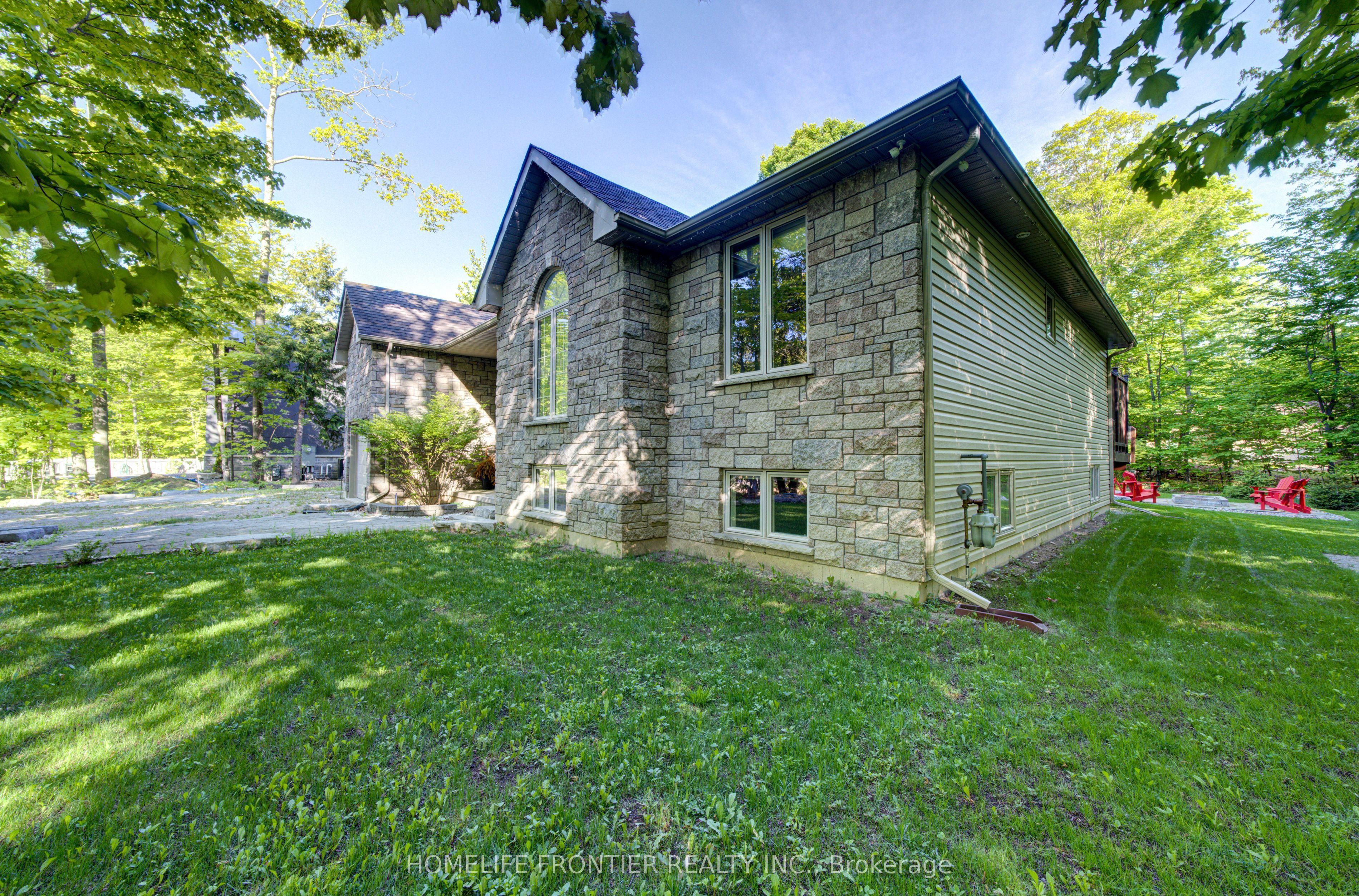 42 Forest Circle, Tiny, ON L9M 0H4