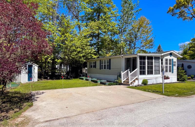 55 Topaz Street, Wasaga Beach, ON L9Z 1X7