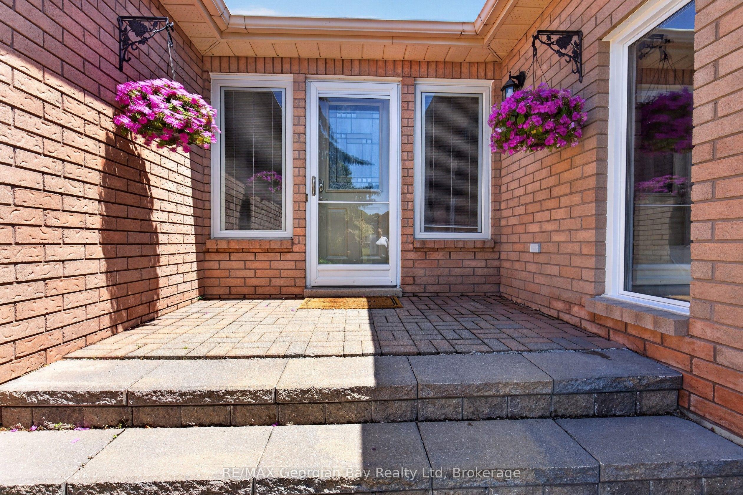 1005 Dina Crescent, Midland, ON L4R 5C5