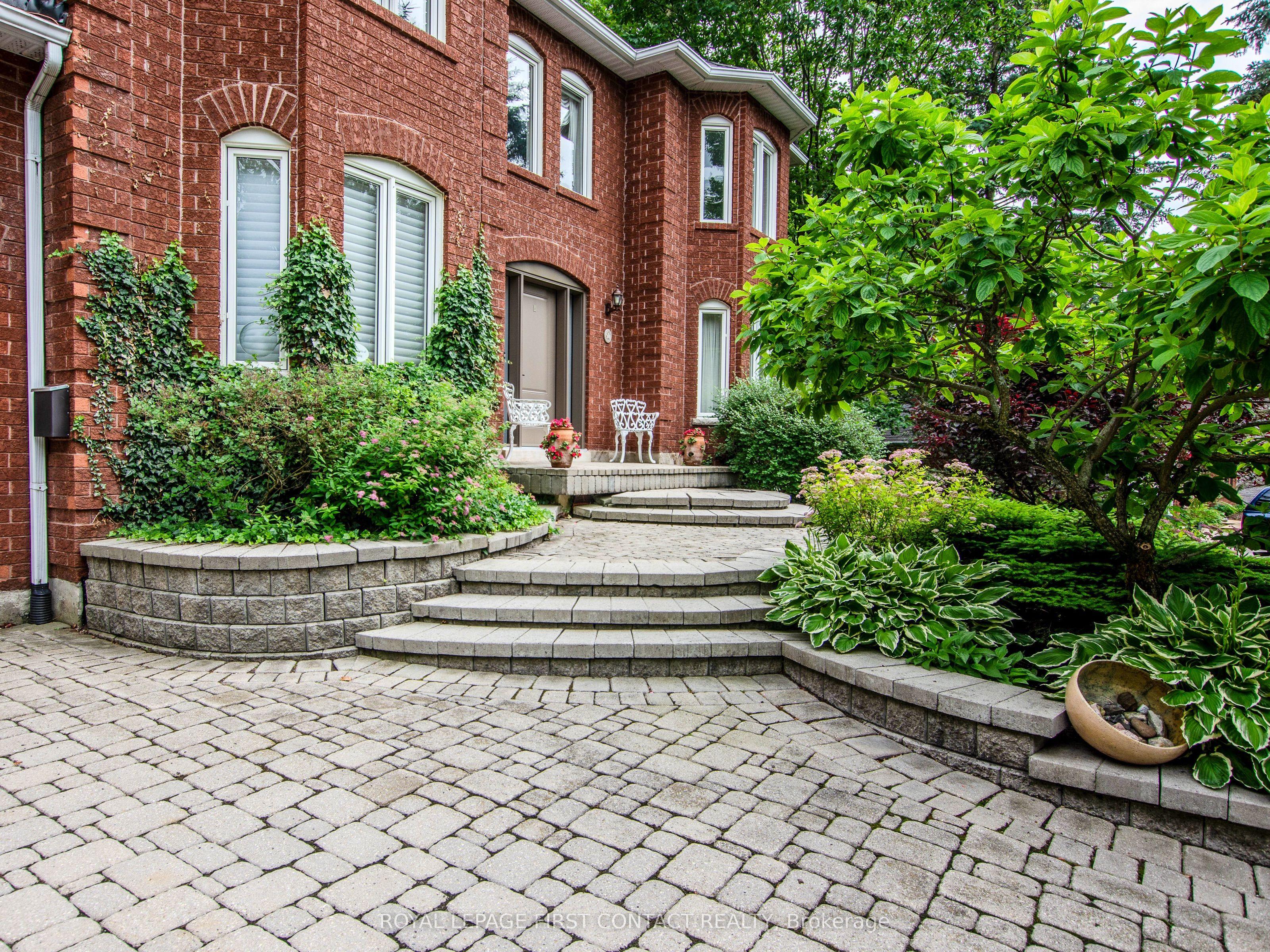 68 Alana Drive, Springwater, ON L4N 7K8