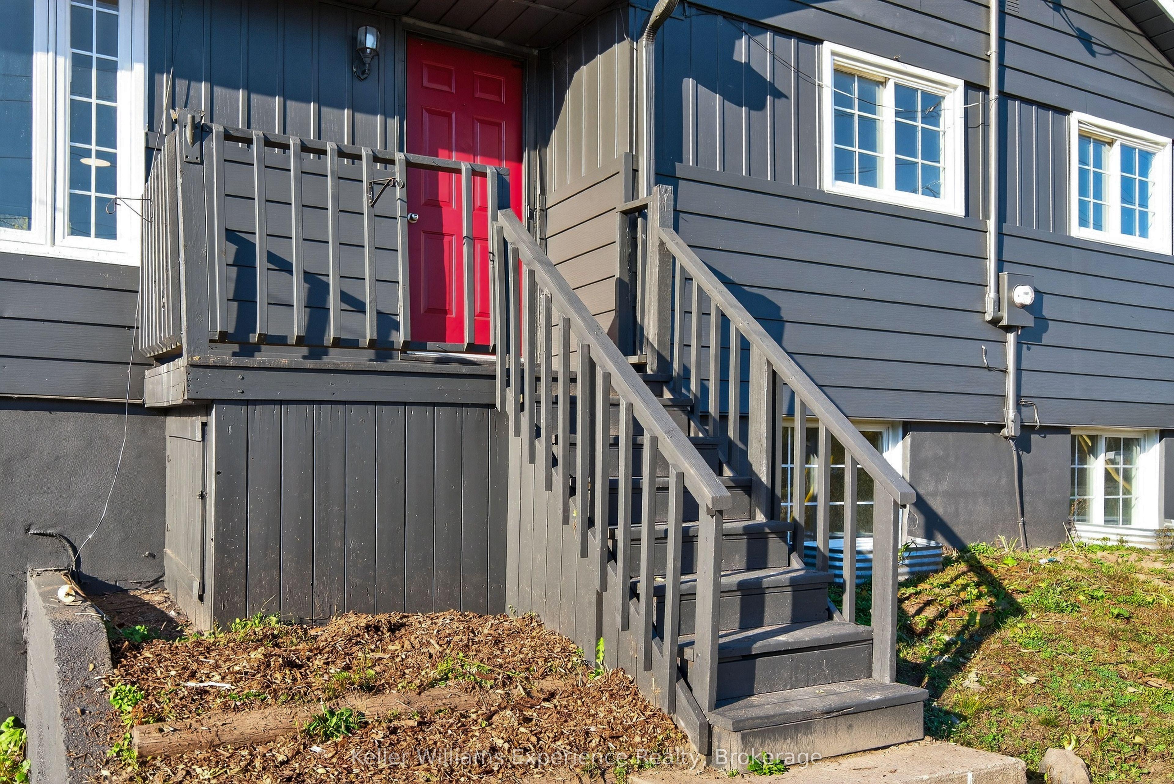 556 Champlain Road, Tiny, ON L9M 0C2
