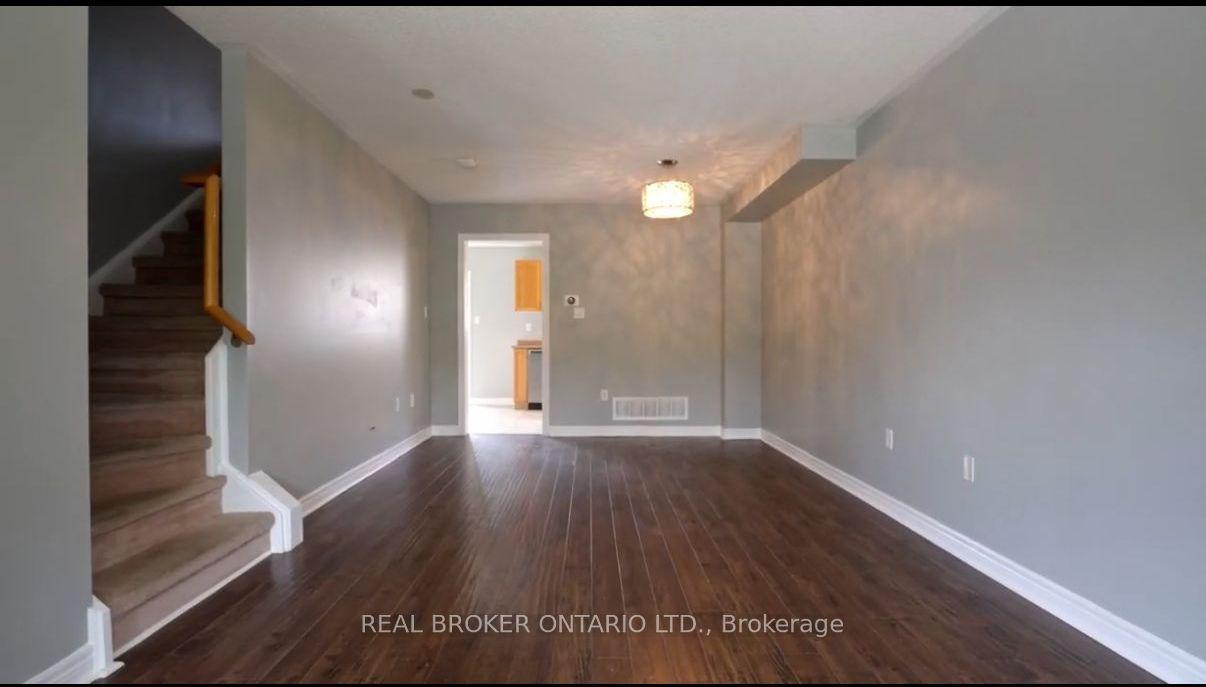 176 Thrushwood Drive, Barrie, ON L4N 0Z1