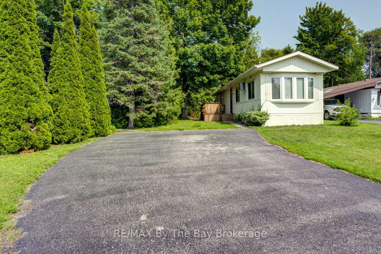 55 Georgian Glen Drive, Wasaga Beach, ON L9Z 1K7