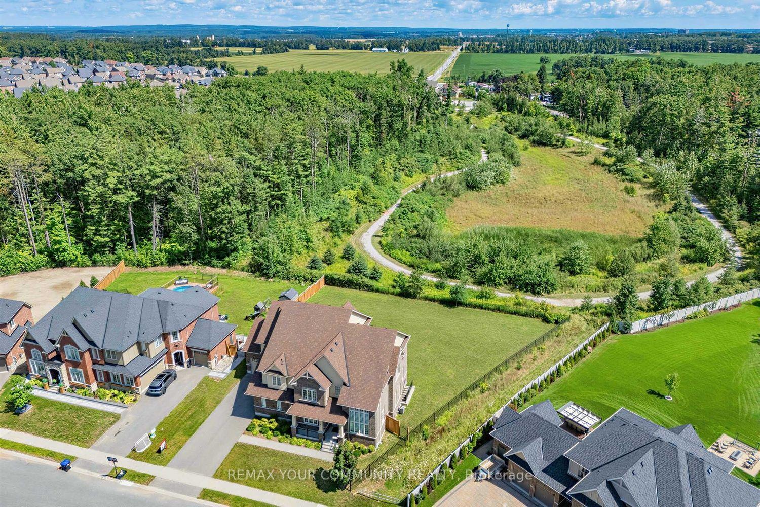 19 Redmond Crescent, Springwater, ON L9X 1Z8