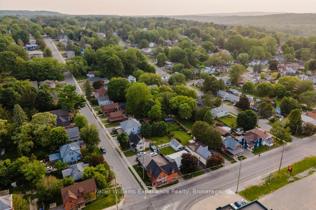 206 Fourth Street, Midland, ON L4R 3T4
