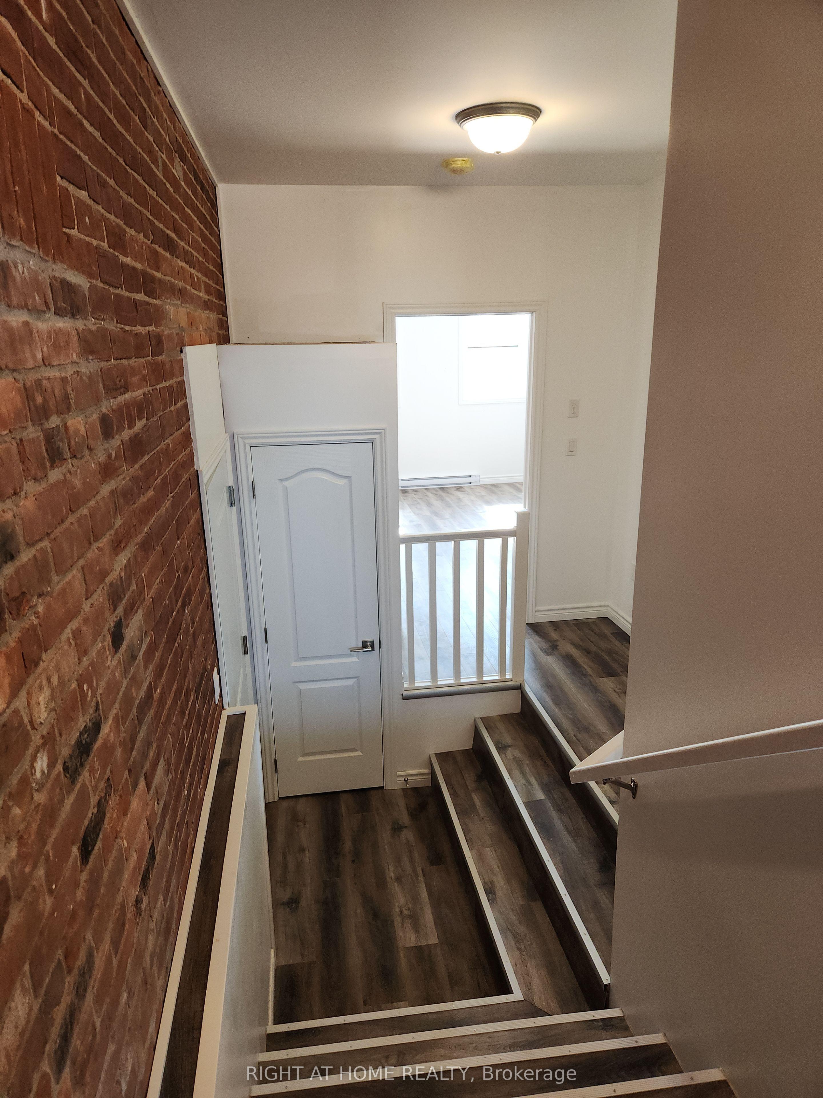 9 Queen Street W 203, Springwater, ON L0L 1P0